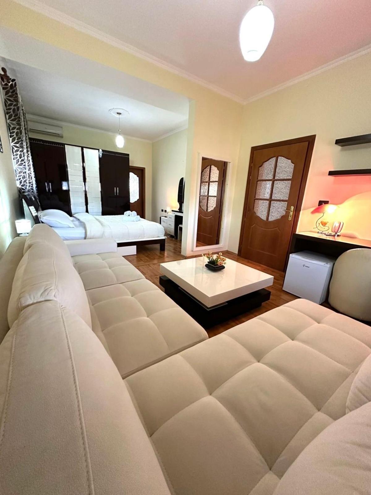 Guest House Pulake Berat Exterior photo